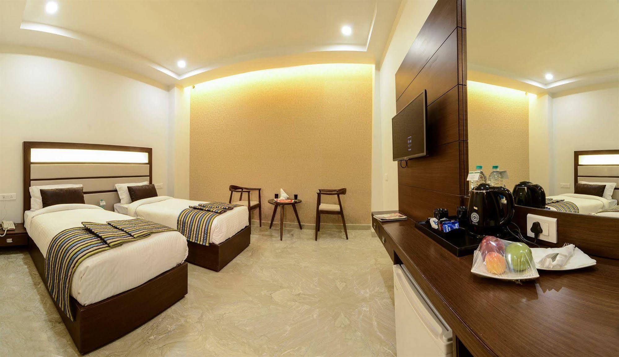 Hotel Alleviate Агра Екстер'єр фото