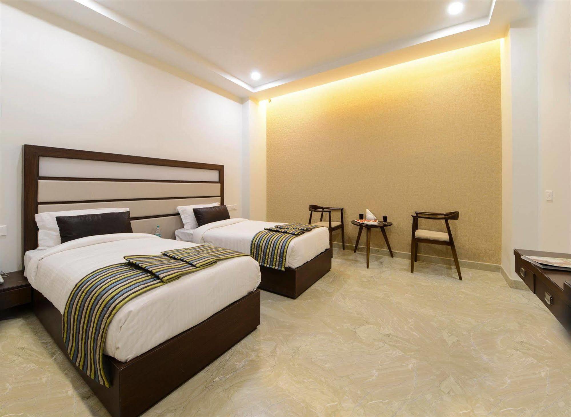 Hotel Alleviate Агра Екстер'єр фото