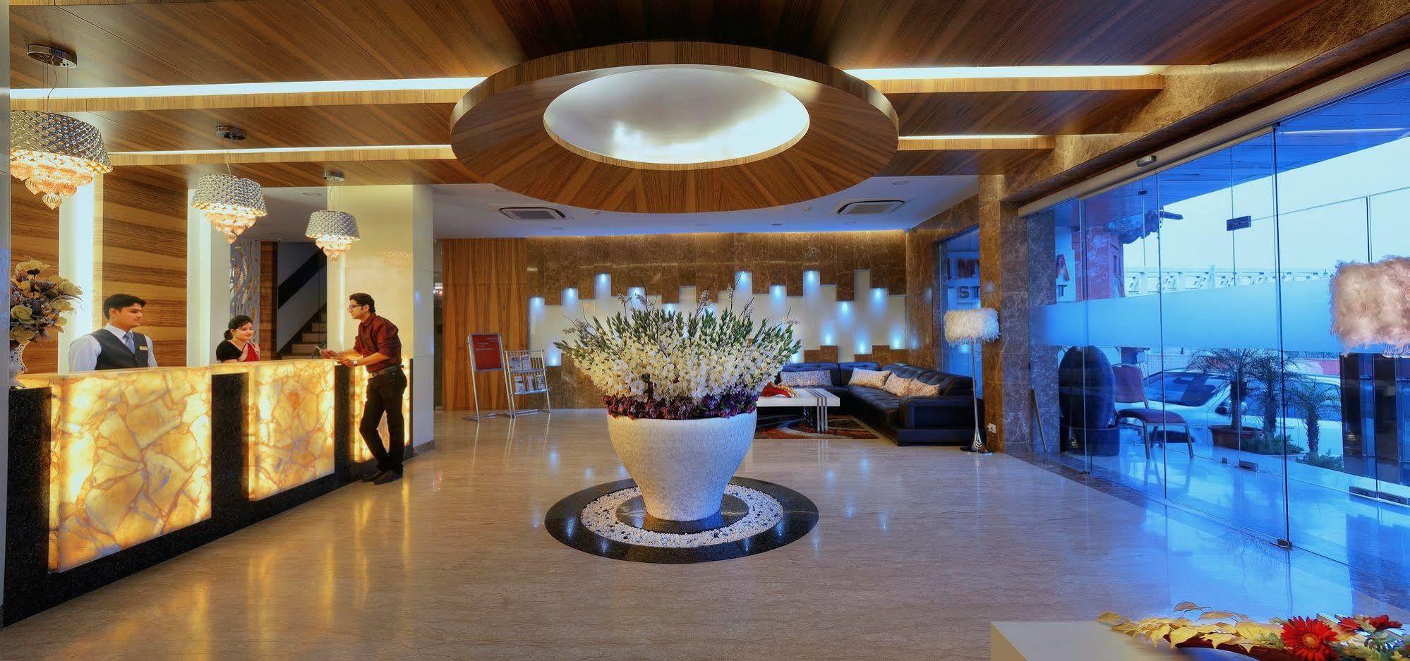Hotel Alleviate Агра Екстер'єр фото